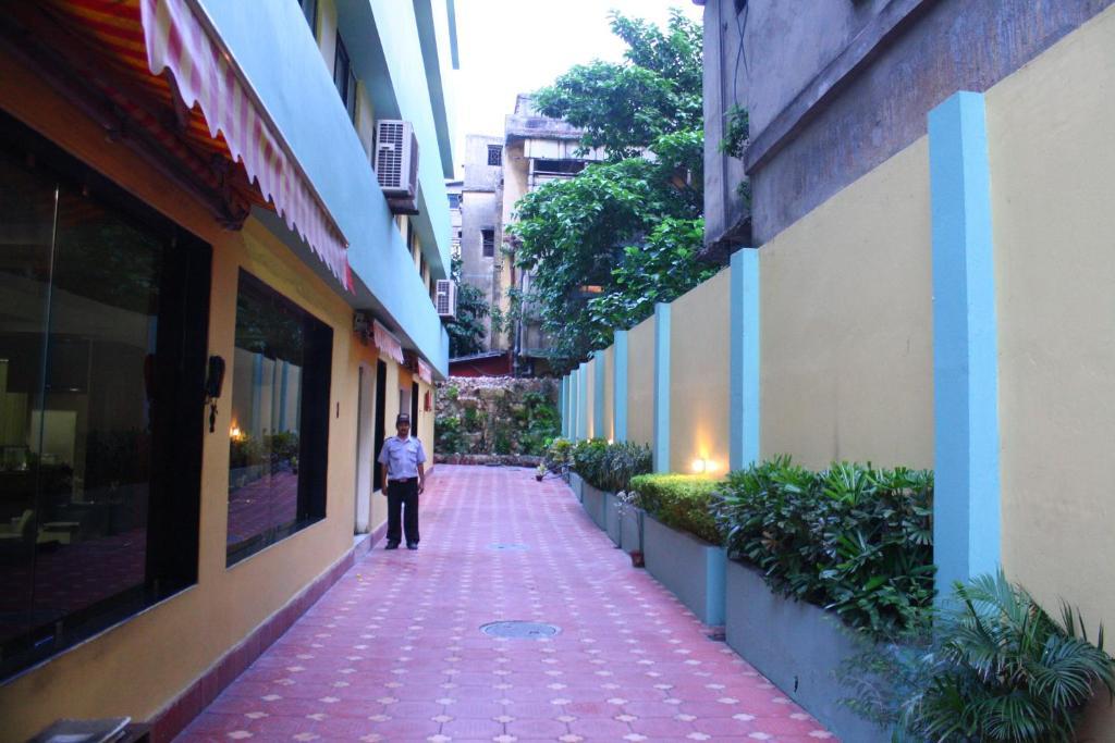 Hotel Crestwood Calcutá Exterior foto