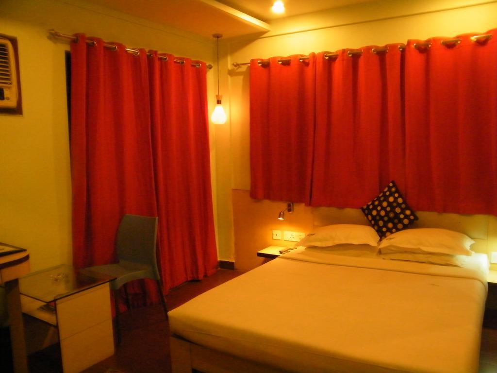 Hotel Crestwood Calcutá Quarto foto